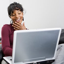 Call-Center-Services_sc5_Woman-On-Computer-Emailing-Doctor